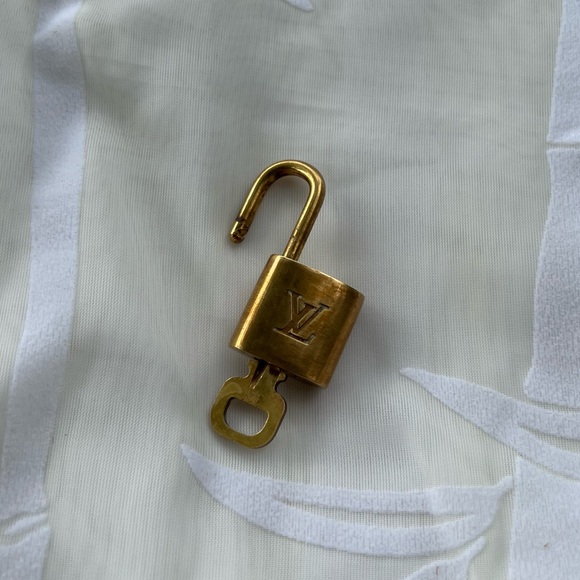 Louis Vuitton Brass Lock and Key 321 - Picture 7 of 16
